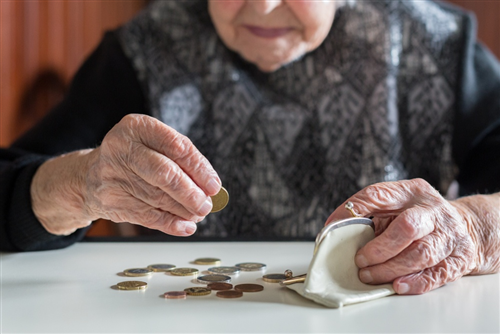Bando pubblico per l'assegnazione contributi comunali finalizzati al sostegno per il pagamento delle spese e delle utenze domestiche ai pensionati ultrasessantacinquenni con basso reddito.